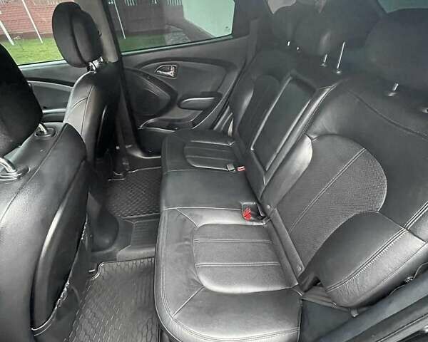 Чорний Хендай іх35, об'ємом двигуна 2 л та пробігом 210 тис. км за 12700 $, фото 7 на Automoto.ua