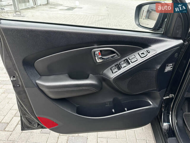 Черный Хендай их35, объемом двигателя 2 л и пробегом 197 тыс. км за 13650 $, фото 31 на Automoto.ua