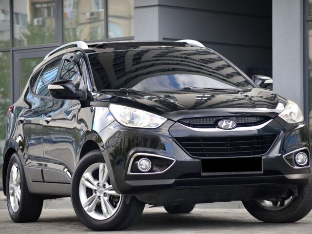 Черный Хендай их35, объемом двигателя 2 л и пробегом 141 тыс. км за 12700 $, фото 1 на Automoto.ua