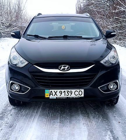 Чорний Хендай іх35, об'ємом двигуна 2 л та пробігом 16900 тис. км за 11200 $, фото 3 на Automoto.ua