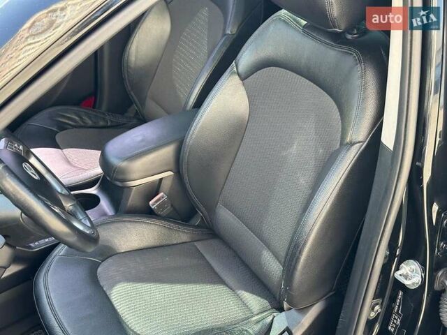 Черный Хендай их35, объемом двигателя 2 л и пробегом 218 тыс. км за 12230 $, фото 13 на Automoto.ua