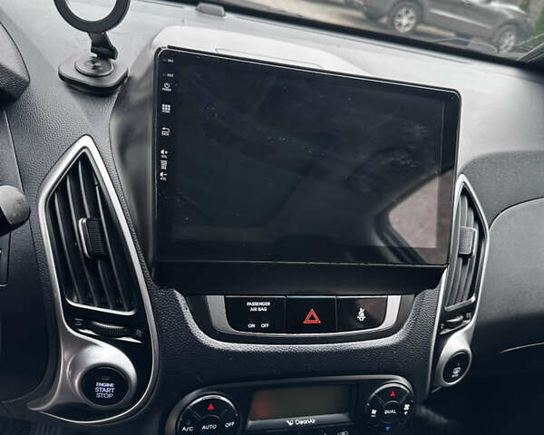 Черный Хендай их35, объемом двигателя 2 л и пробегом 197 тыс. км за 13650 $, фото 45 на Automoto.ua