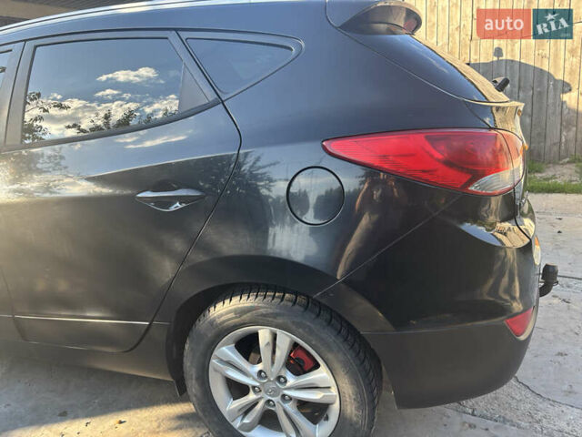 Черный Хендай их35, объемом двигателя 1.7 л и пробегом 254 тыс. км за 11500 $, фото 2 на Automoto.ua