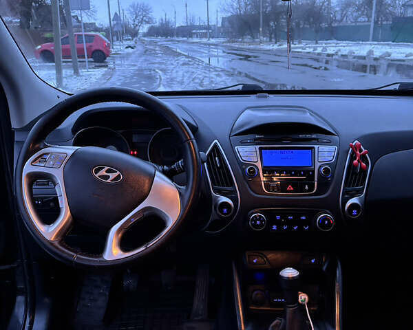 Чорний Хендай іх35, об'ємом двигуна 2 л та пробігом 252 тис. км за 11000 $, фото 7 на Automoto.ua