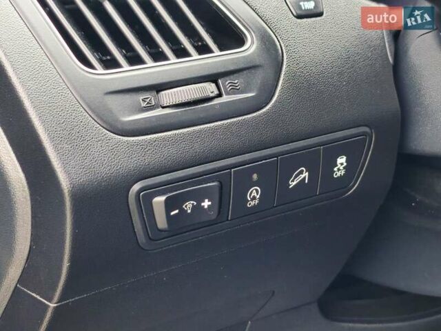 Черный Хендай их35, объемом двигателя 1.7 л и пробегом 229 тыс. км за 10750 $, фото 36 на Automoto.ua