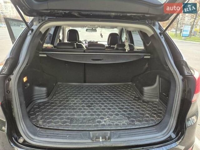 Черный Хендай их35, объемом двигателя 2 л и пробегом 221 тыс. км за 12000 $, фото 23 на Automoto.ua