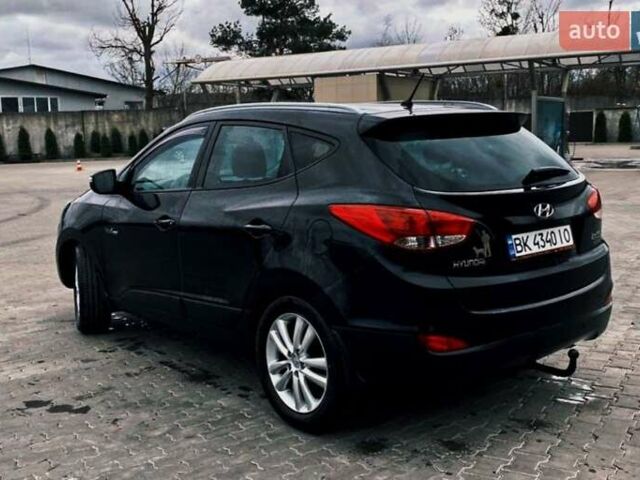 Черный Хендай их35, объемом двигателя 1.69 л и пробегом 290 тыс. км за 10999 $, фото 4 на Automoto.ua