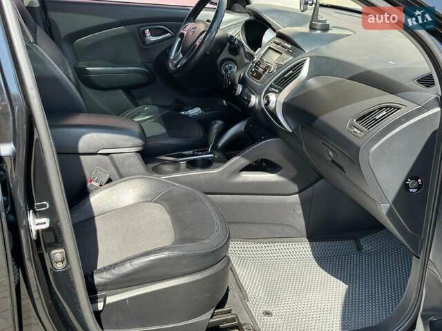 Черный Хендай их35, объемом двигателя 2 л и пробегом 218 тыс. км за 12230 $, фото 22 на Automoto.ua