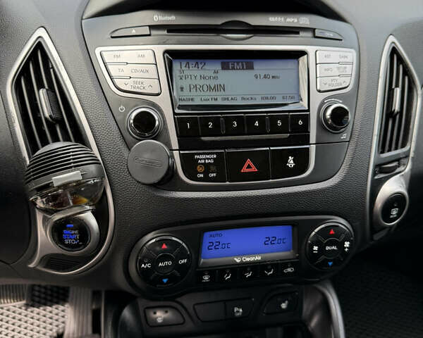 Черный Хендай их35, объемом двигателя 2 л и пробегом 156 тыс. км за 12700 $, фото 4 на Automoto.ua