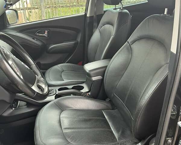 Чорний Хендай іх35, об'ємом двигуна 2 л та пробігом 181 тис. км за 12200 $, фото 8 на Automoto.ua