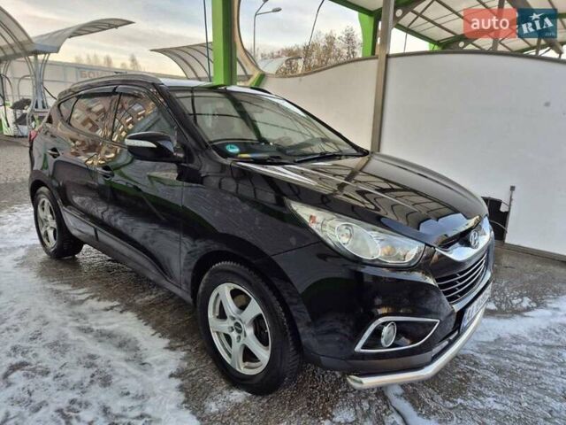 Черный Хендай их35, объемом двигателя 2 л и пробегом 221 тыс. км за 12000 $, фото 3 на Automoto.ua