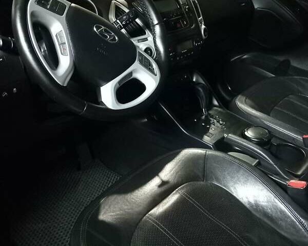 Чорний Хендай іх35, об'ємом двигуна 2 л та пробігом 157 тис. км за 12000 $, фото 8 на Automoto.ua