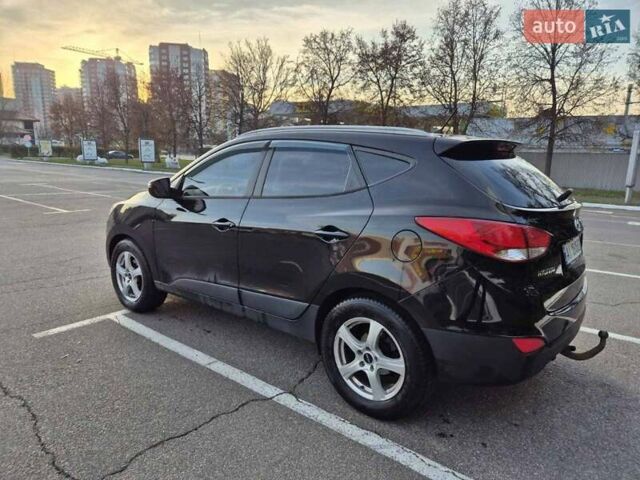 Черный Хендай их35, объемом двигателя 2 л и пробегом 221 тыс. км за 12000 $, фото 10 на Automoto.ua