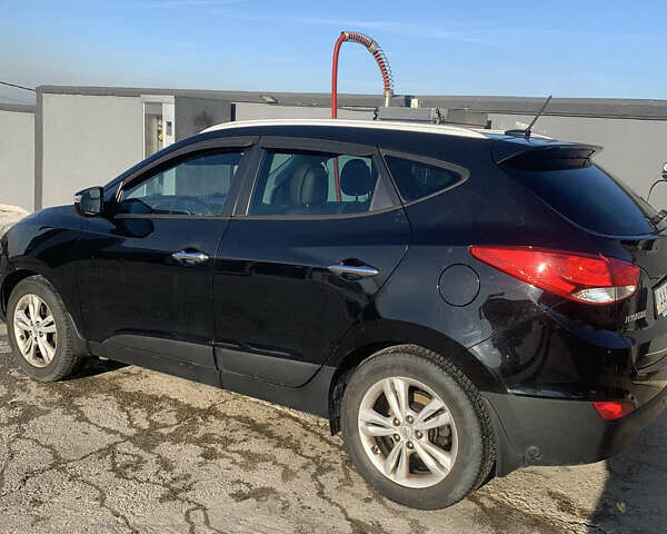 Черный Хендай их35, объемом двигателя 2 л и пробегом 185 тыс. км за 11200 $, фото 1 на Automoto.ua