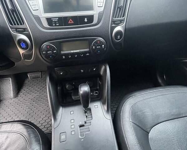 Чорний Хендай іх35, об'ємом двигуна 2 л та пробігом 210 тис. км за 12700 $, фото 11 на Automoto.ua