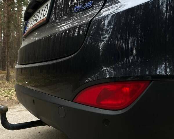 Черный Хендай их35, объемом двигателя 1.7 л и пробегом 277 тыс. км за 11800 $, фото 16 на Automoto.ua