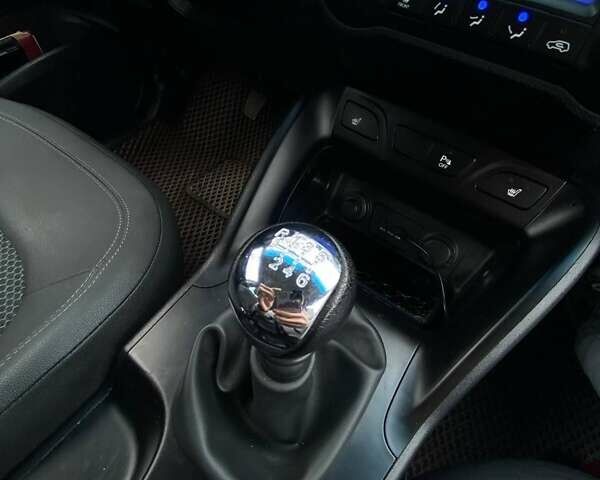 Черный Хендай их35, объемом двигателя 1.7 л и пробегом 277 тыс. км за 11800 $, фото 34 на Automoto.ua