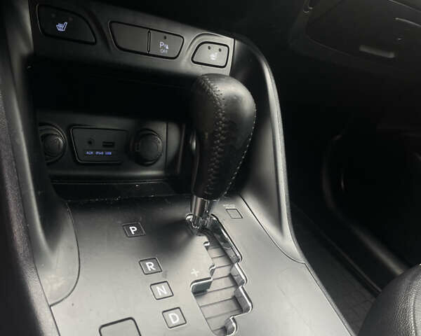 Черный Хендай их35, объемом двигателя 2 л и пробегом 179 тыс. км за 12000 $, фото 19 на Automoto.ua