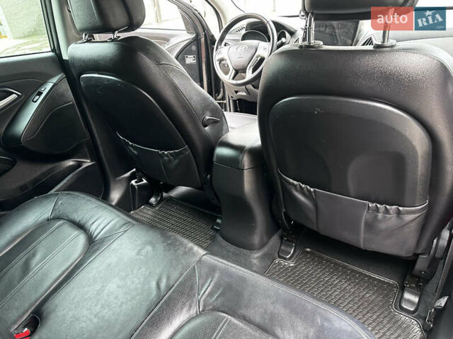 Черный Хендай их35, объемом двигателя 2 л и пробегом 197 тыс. км за 13650 $, фото 56 на Automoto.ua
