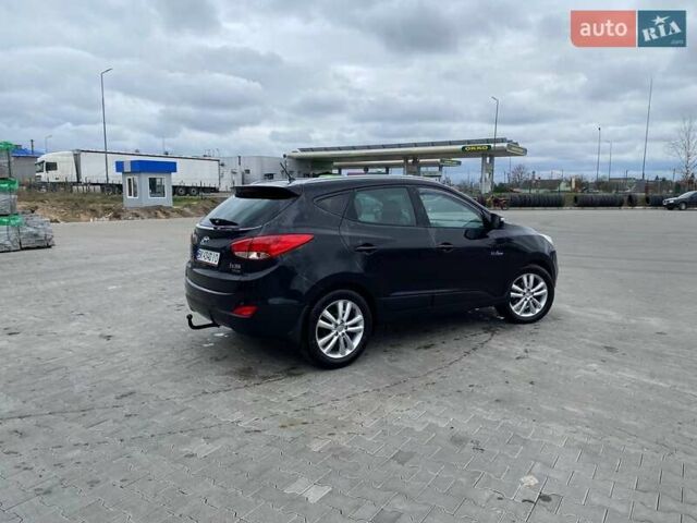 Черный Хендай их35, объемом двигателя 1.7 л и пробегом 277 тыс. км за 11800 $, фото 7 на Automoto.ua