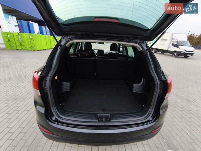 Черный Хендай их35, объемом двигателя 1.7 л и пробегом 229 тыс. км за 10750 $, фото 23 на Automoto.ua