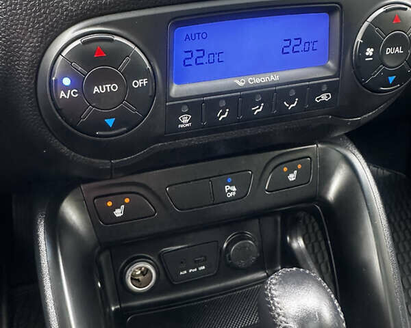 Черный Хендай их35, объемом двигателя 2 л и пробегом 197 тыс. км за 13650 $, фото 84 на Automoto.ua