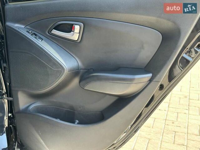 Черный Хендай их35, объемом двигателя 2 л и пробегом 218 тыс. км за 12230 $, фото 18 на Automoto.ua