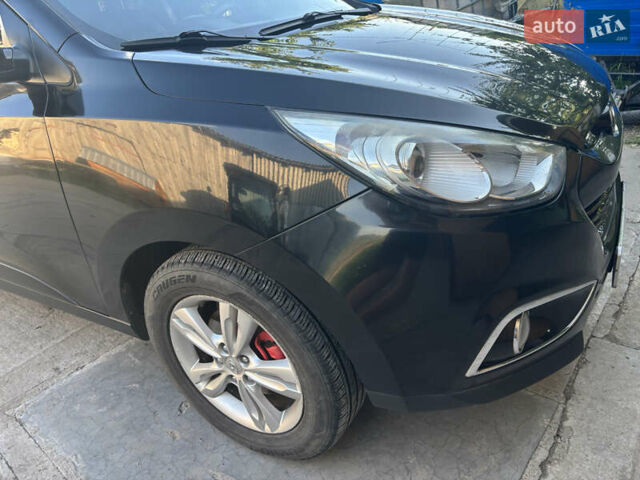 Черный Хендай их35, объемом двигателя 1.7 л и пробегом 254 тыс. км за 11500 $, фото 7 на Automoto.ua