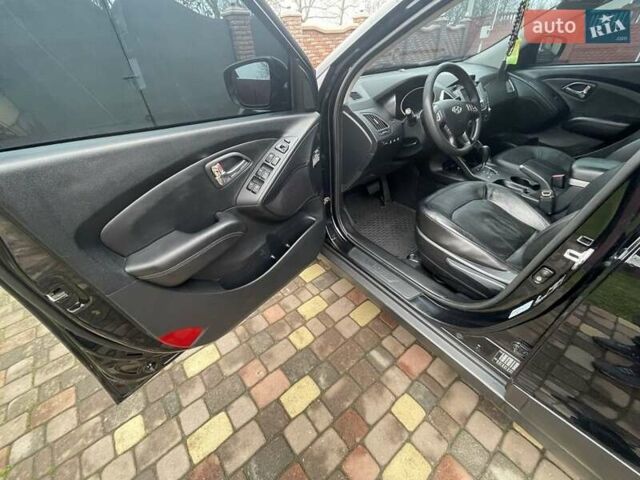 Чорний Хендай іх35, об'ємом двигуна 2 л та пробігом 210 тис. км за 12700 $, фото 5 на Automoto.ua