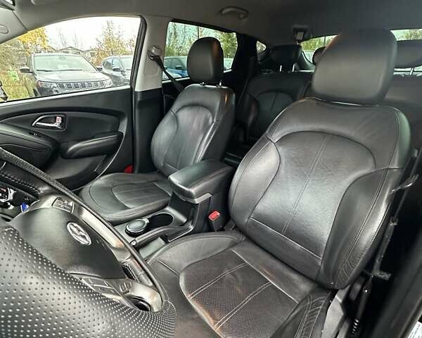 Черный Хендай их35, объемом двигателя 2 л и пробегом 157 тыс. км за 12700 $, фото 16 на Automoto.ua