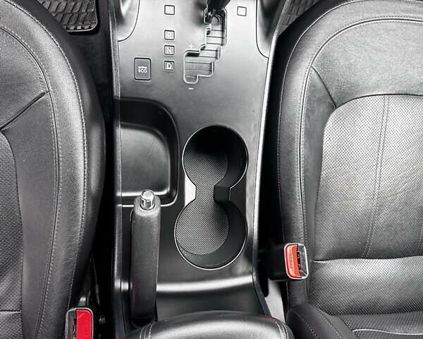 Черный Хендай их35, объемом двигателя 2 л и пробегом 197 тыс. км за 13650 $, фото 49 на Automoto.ua