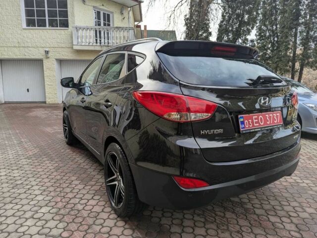 Черный Хендай их35, объемом двигателя 2 л и пробегом 200 тыс. км за 12650 $, фото 1 на Automoto.ua