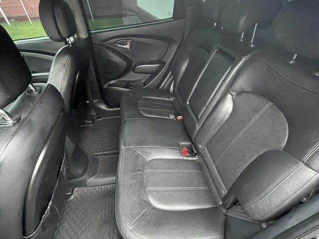 Чорний Хендай іх35, об'ємом двигуна 2 л та пробігом 210 тис. км за 12700 $, фото 8 на Automoto.ua