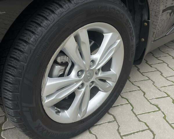 Черный Хендай их35, объемом двигателя 2 л и пробегом 179 тыс. км за 12000 $, фото 8 на Automoto.ua