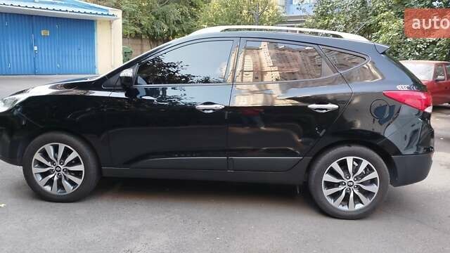 Черный Хендай их35, объемом двигателя 2 л и пробегом 161 тыс. км за 12600 $, фото 4 на Automoto.ua