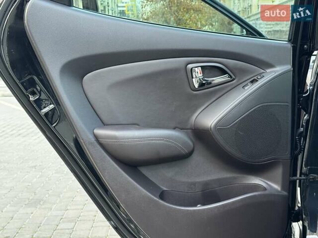 Черный Хендай их35, объемом двигателя 2 л и пробегом 103 тыс. км за 13400 $, фото 19 на Automoto.ua