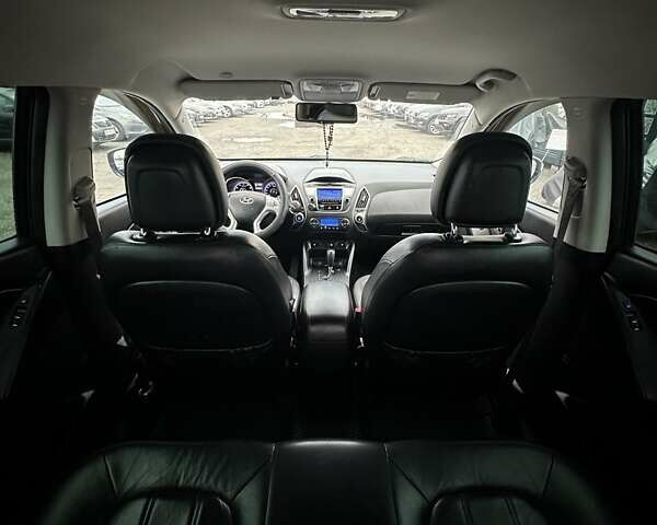 Черный Хендай их35, объемом двигателя 2 л и пробегом 157 тыс. км за 12700 $, фото 19 на Automoto.ua