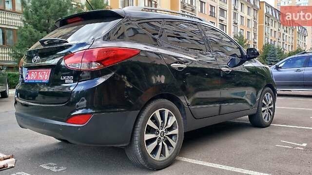 Черный Хендай их35, объемом двигателя 2 л и пробегом 161 тыс. км за 12600 $, фото 3 на Automoto.ua