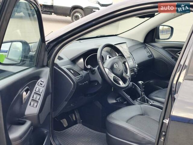 Черный Хендай их35, объемом двигателя 1.7 л и пробегом 229 тыс. км за 10750 $, фото 29 на Automoto.ua