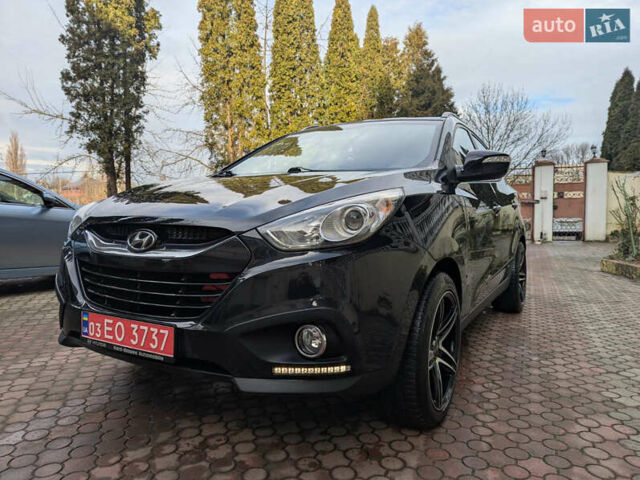 Черный Хендай их35, объемом двигателя 2 л и пробегом 200 тыс. км за 12800 $, фото 4 на Automoto.ua