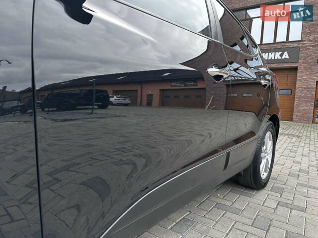 Черный Хендай их35, объемом двигателя 2 л и пробегом 197 тыс. км за 13650 $, фото 20 на Automoto.ua