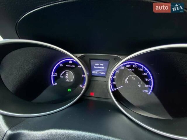 Черный Хендай их35, объемом двигателя 1.7 л и пробегом 277 тыс. км за 11800 $, фото 33 на Automoto.ua