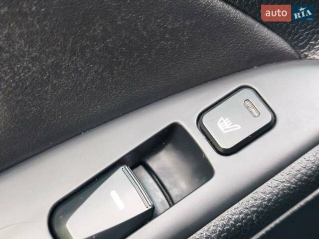 Черный Хендай их35, объемом двигателя 1.7 л и пробегом 229 тыс. км за 10750 $, фото 24 на Automoto.ua