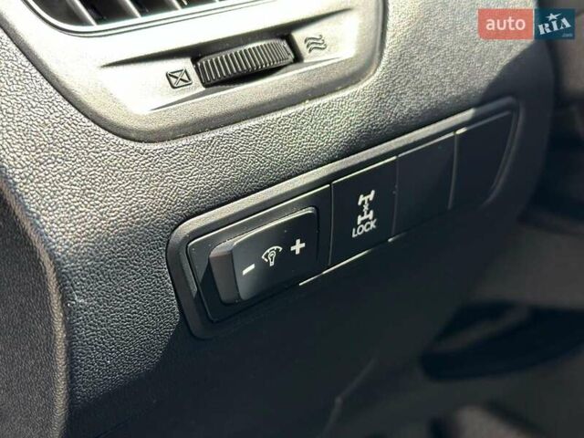 Черный Хендай их35, объемом двигателя 2 л и пробегом 218 тыс. км за 12230 $, фото 12 на Automoto.ua