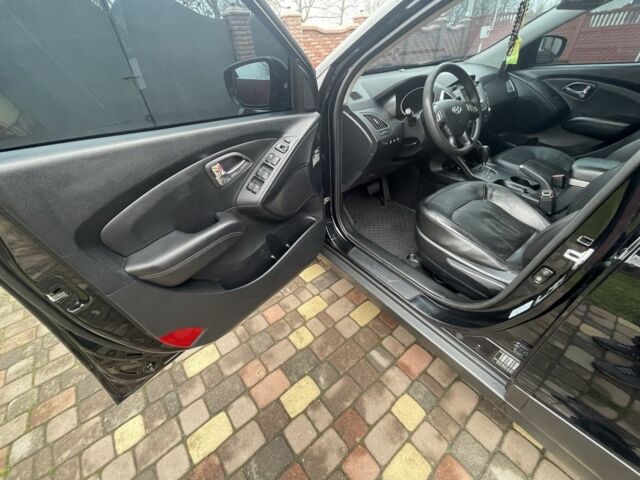 Чорний Хендай іх35, об'ємом двигуна 2 л та пробігом 210 тис. км за 12700 $, фото 6 на Automoto.ua