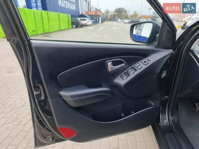 Черный Хендай их35, объемом двигателя 1.7 л и пробегом 229 тыс. км за 10750 $, фото 26 на Automoto.ua