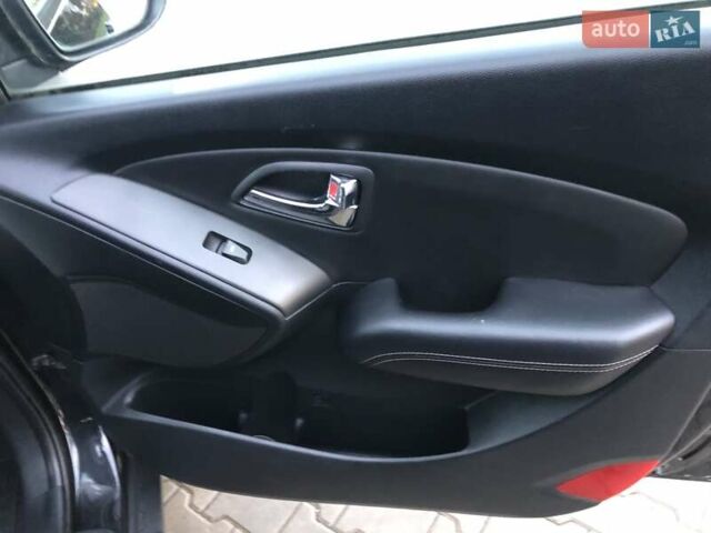 Черный Хендай их35, объемом двигателя 2 л и пробегом 184 тыс. км за 13500 $, фото 15 на Automoto.ua