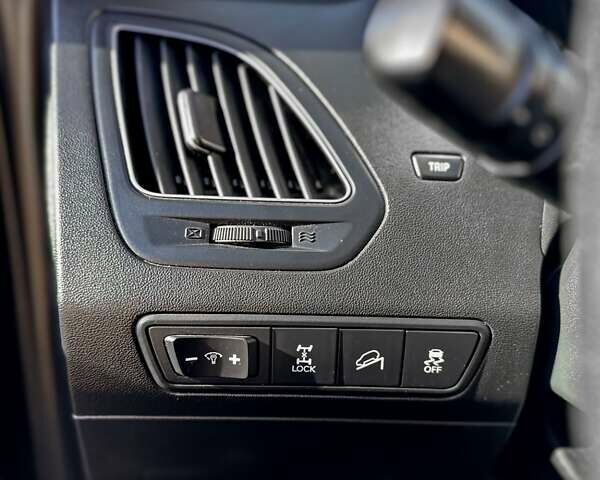 Черный Хендай их35, объемом двигателя 2 л и пробегом 104 тыс. км за 11600 $, фото 17 на Automoto.ua