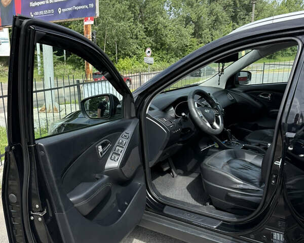 Черный Хендай их35, объемом двигателя 2 л и пробегом 156 тыс. км за 12700 $, фото 7 на Automoto.ua