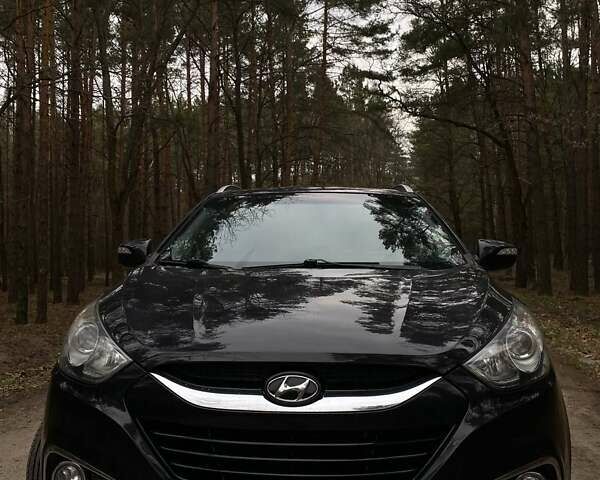 Черный Хендай их35, объемом двигателя 1.7 л и пробегом 277 тыс. км за 11800 $, фото 9 на Automoto.ua